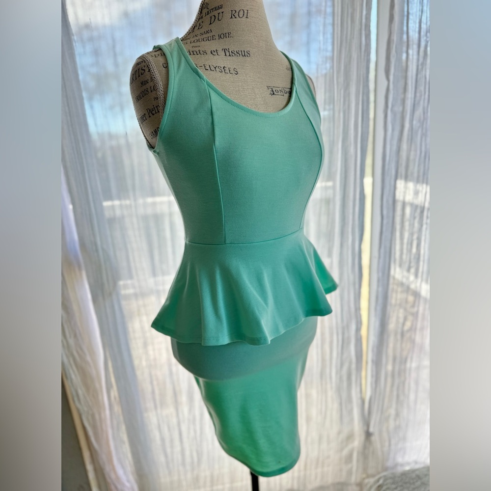 PacSun Green Peplum Bodycon Dress Scoop Neck with Heart Shape Back